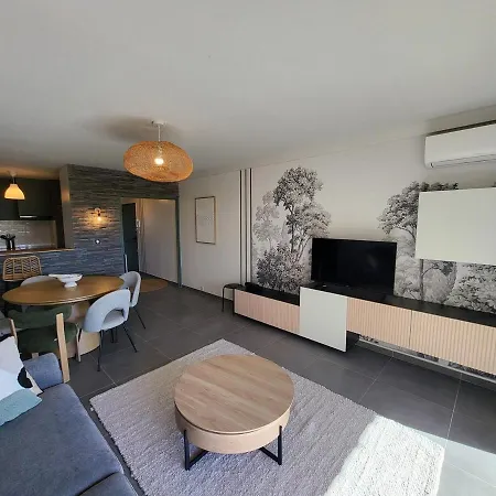 Apartment T3 Avec Balcon, Clim, Vue Et Port *