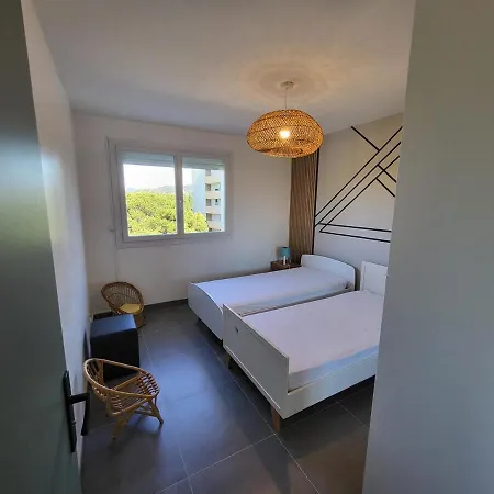 T3 Avec Balcon, Clim, Vue Et Port