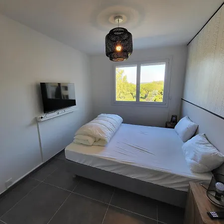 Apartment T3 Avec Balcon, Clim, Vue Et Port Le Lavandou